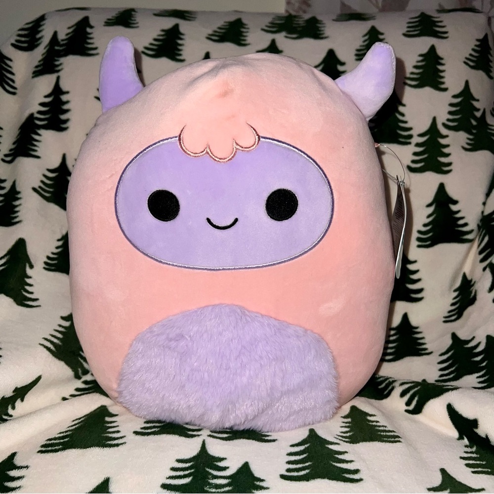 NWT 🥀 11" Ronalda the Yeti TARGET EXCLUSIVE Squishmallow